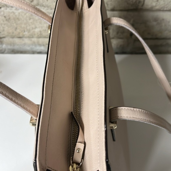 Kate Spade Yvonne Patterson Beige Tote Bag. - Picture 3 of 8